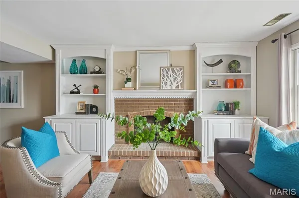 $325,000 | 857 Village Meadow Drive, Ballwin, MO 63021