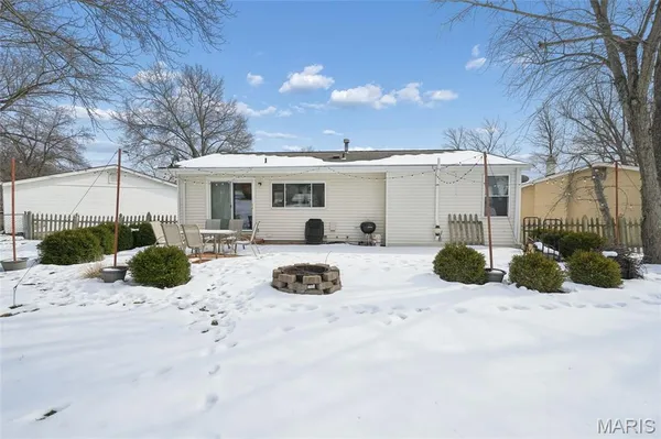 $325,000 | 857 Village Meadow Drive, Ballwin, MO 63021