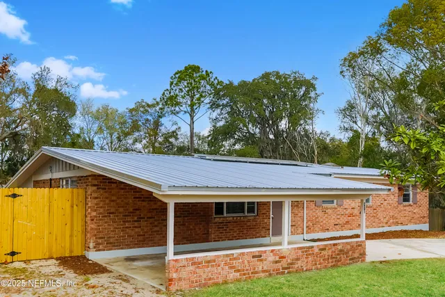 a view of house with backyard