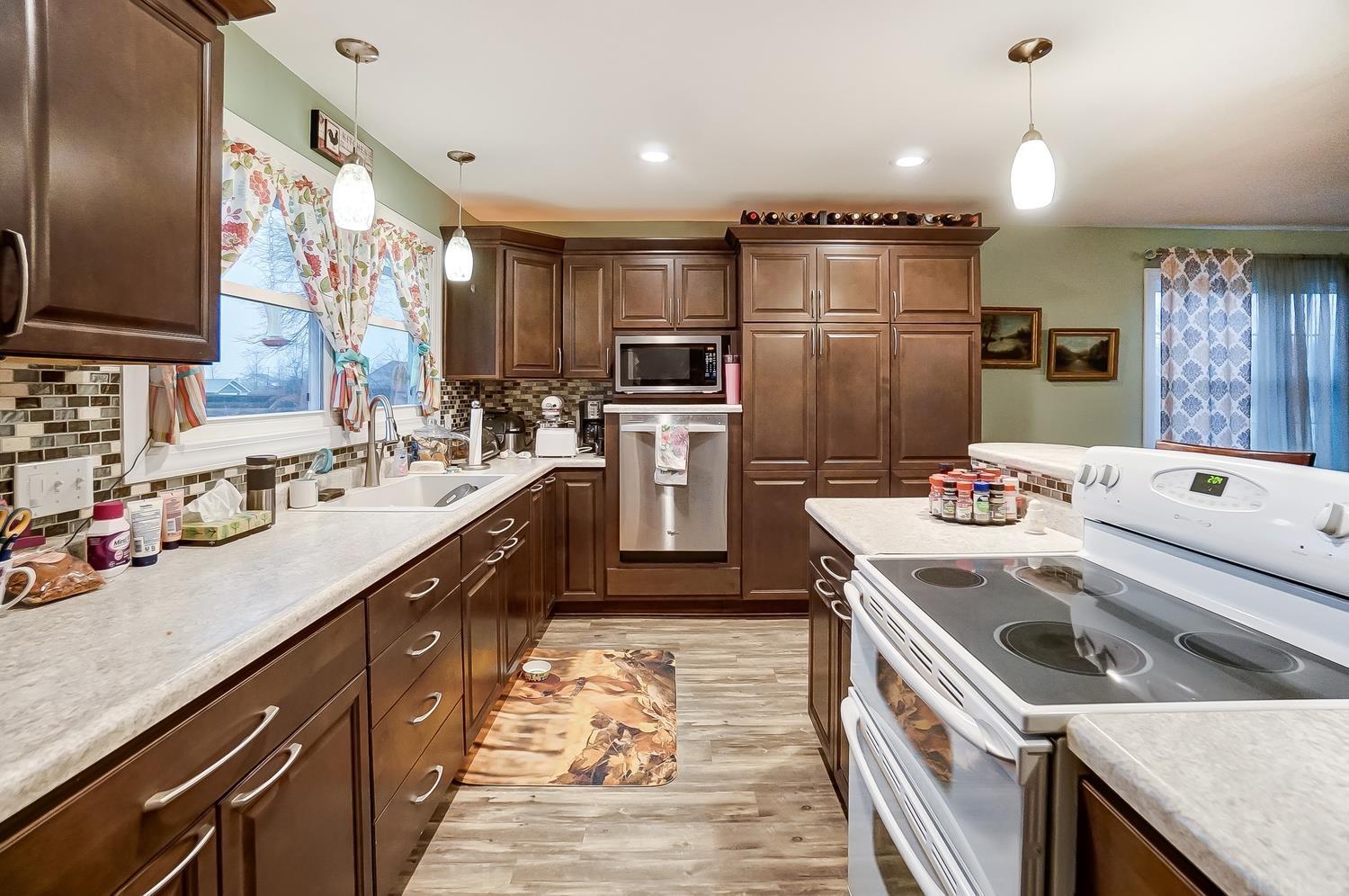 216 Meadowmere Drive Butler, IN 46721 - Photo 11 of 28 Gallery Image 11