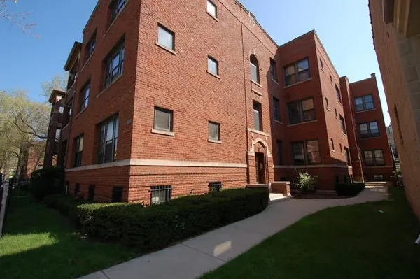 $4,200 | 3759 North Lakewood Avenue, Unit 1R, Chicago, IL 60613