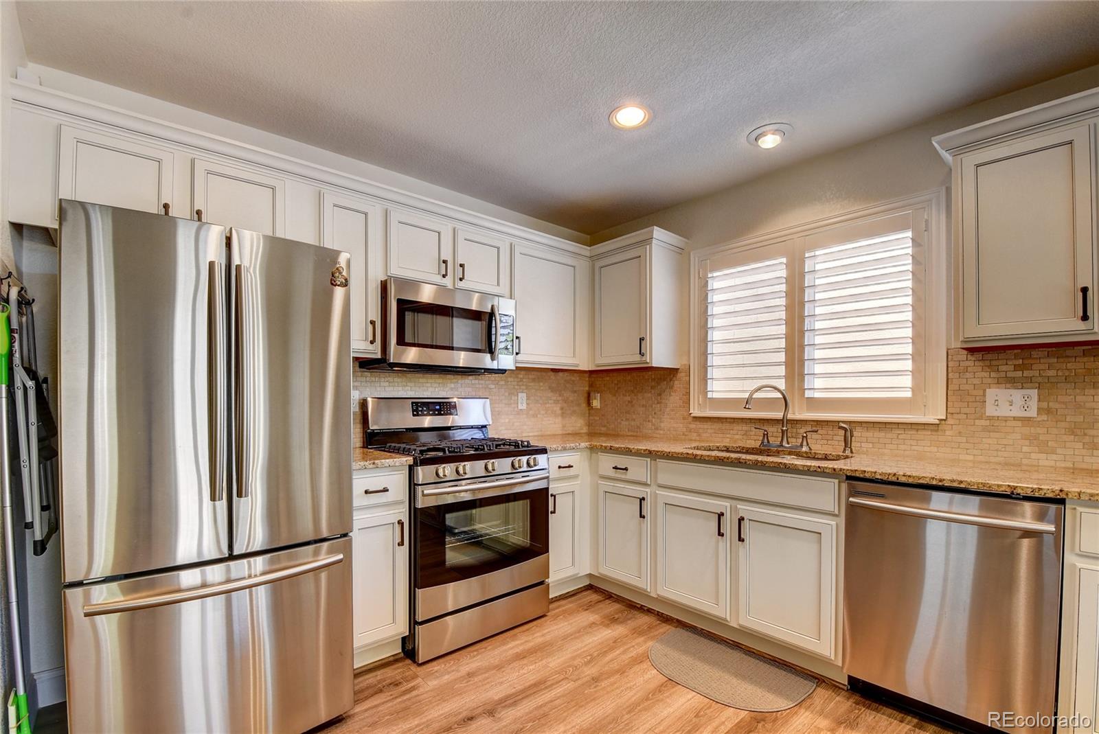 10035 Strathfield Lane Highlands Ranch, CO 80126 - Photo 11 of 37 Gallery Image 11