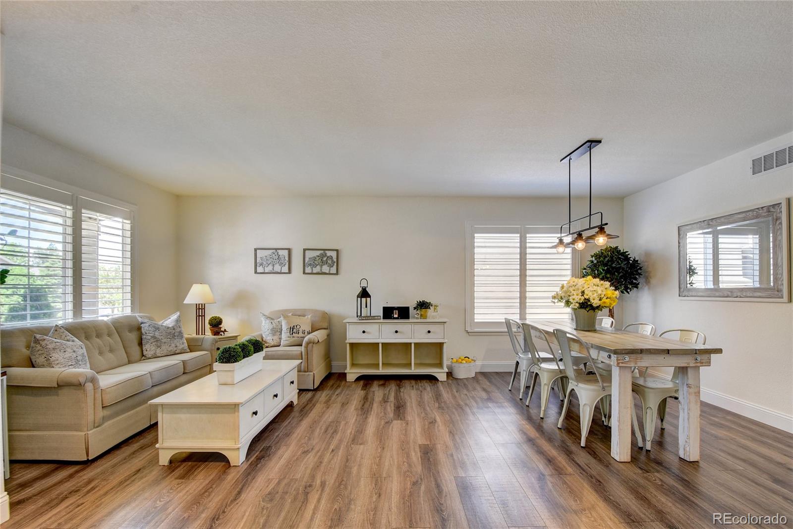 10035 Strathfield Lane Highlands Ranch, CO 80126 - Photo 7 of 37 Gallery Image 7