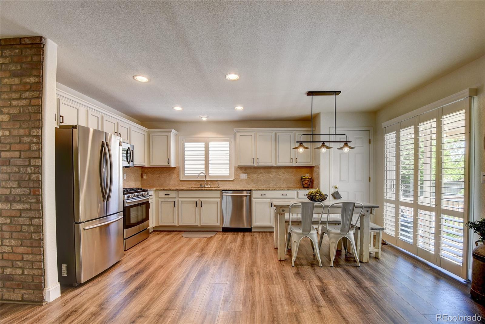10035 Strathfield Lane Highlands Ranch, CO 80126 - Photo 9 of 37 Gallery Image 9
