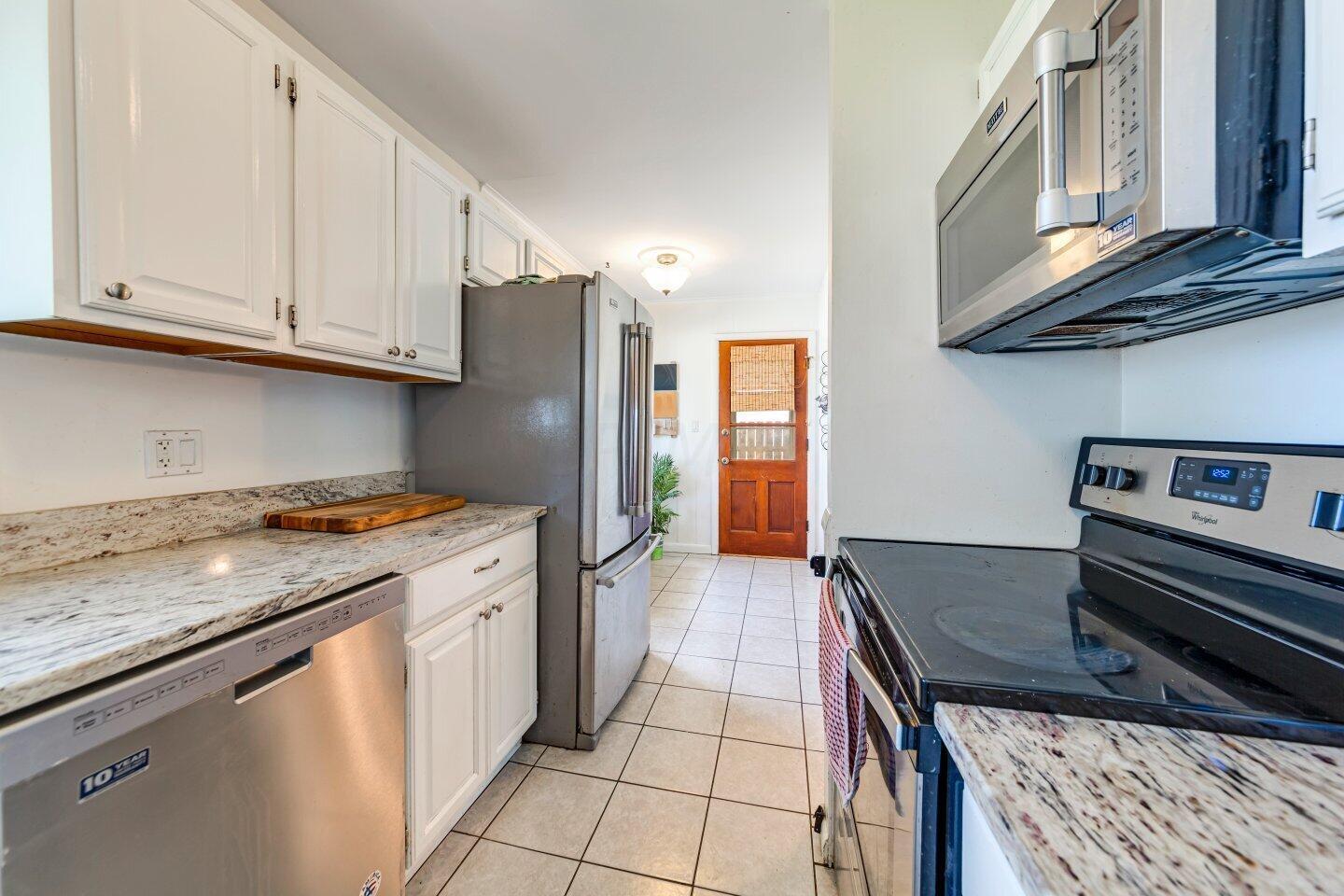 2576 Nottingham Road Columbus, OH 43221 - Photo 13 of 40 Kitchen alt view