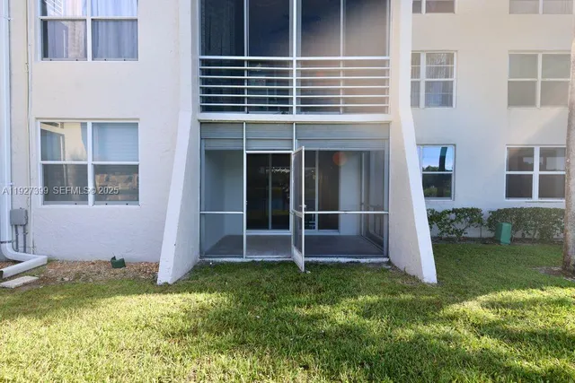 $185,000 | 9450 Poinciana Place, Unit 106, Davie, FL 33324