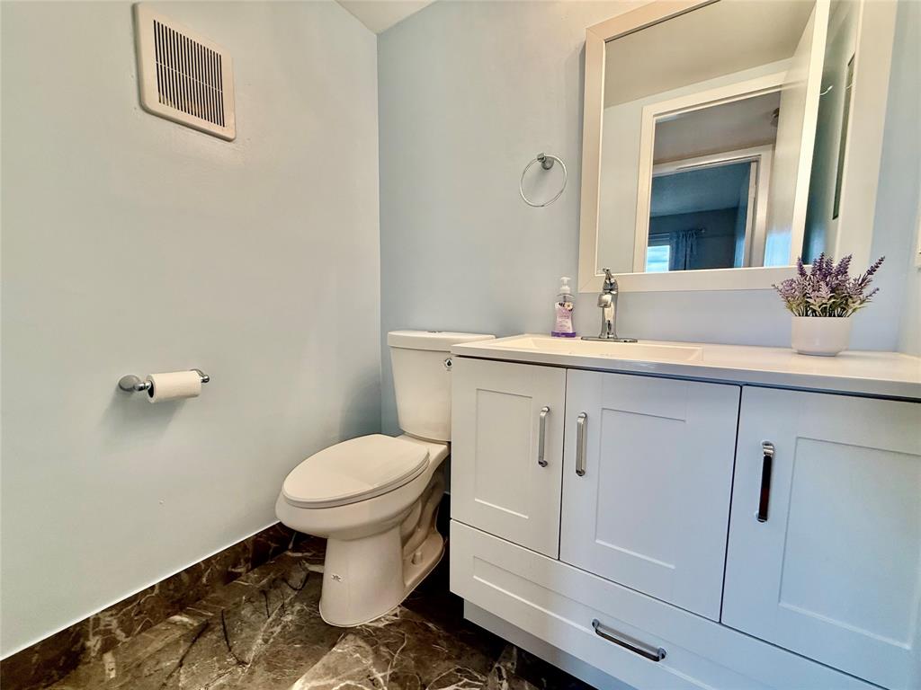417 Mansfield I, Unit 417 Boca Raton, FL 33434 - Photo 19 of 37 Half Bathroom