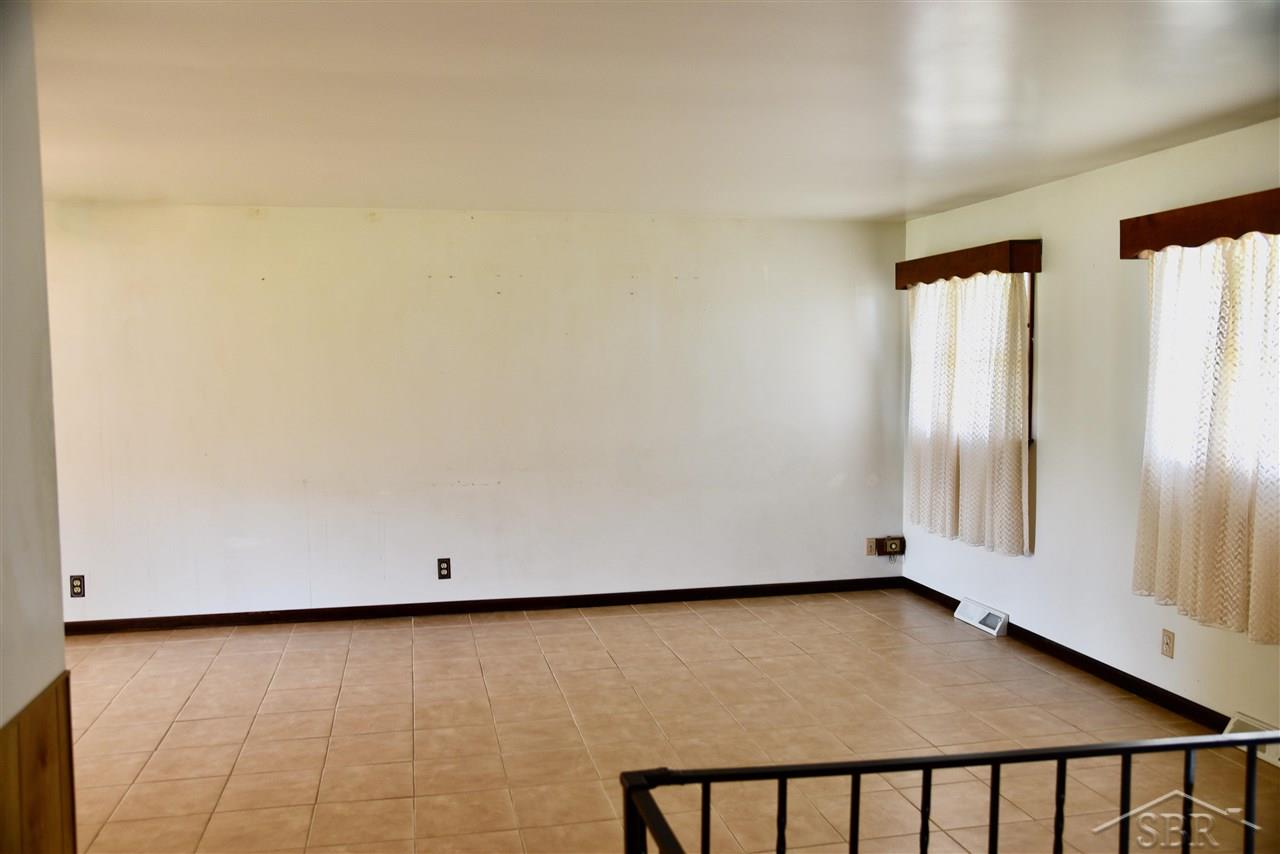 1060 East Moore Road Saginaw, MI 48601 - Photo 3 of 38 50083378-2.JPG
