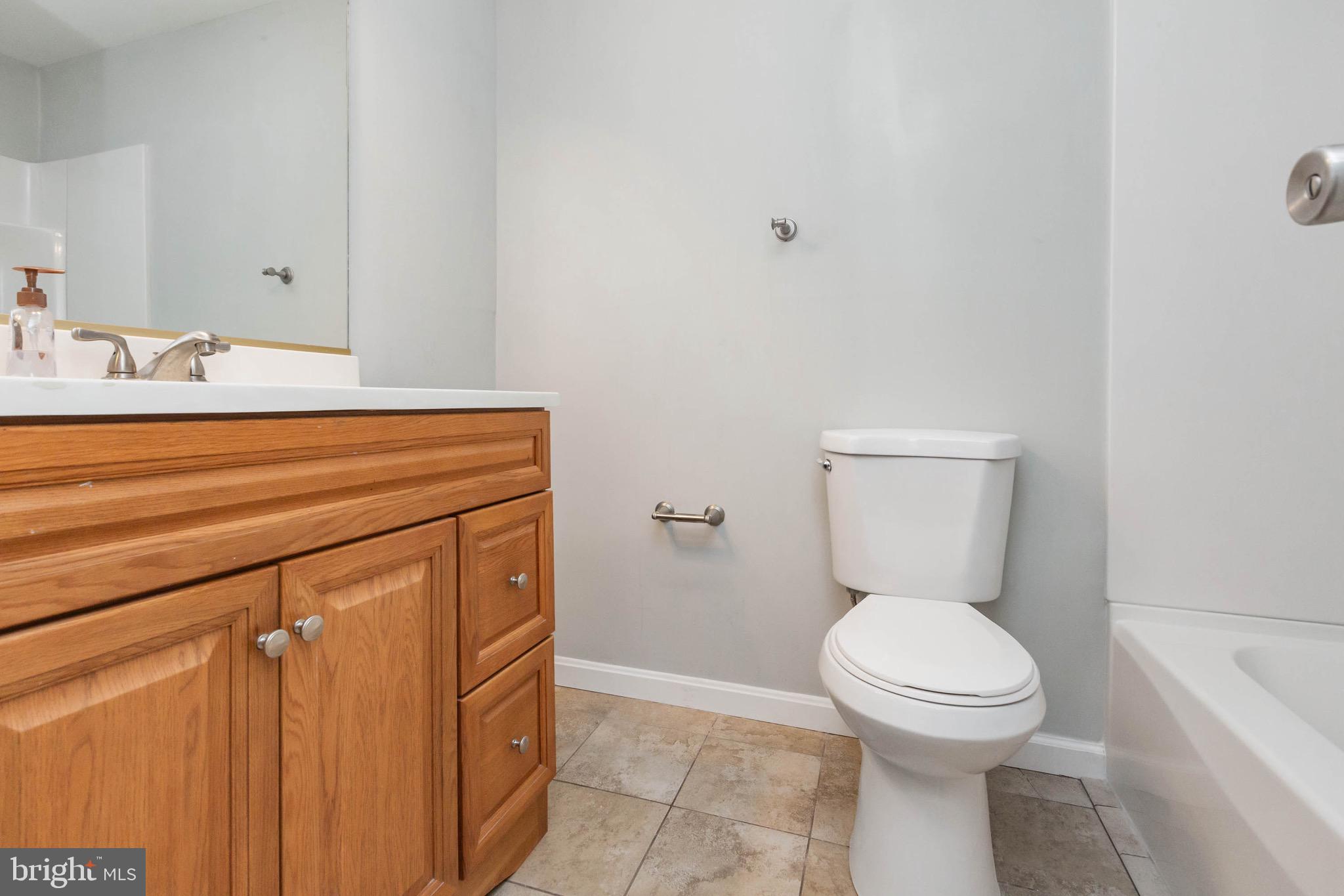 5441 Marsh Hawk Way Columbia, MD 21045 - Photo 28 of 42 Hall bath