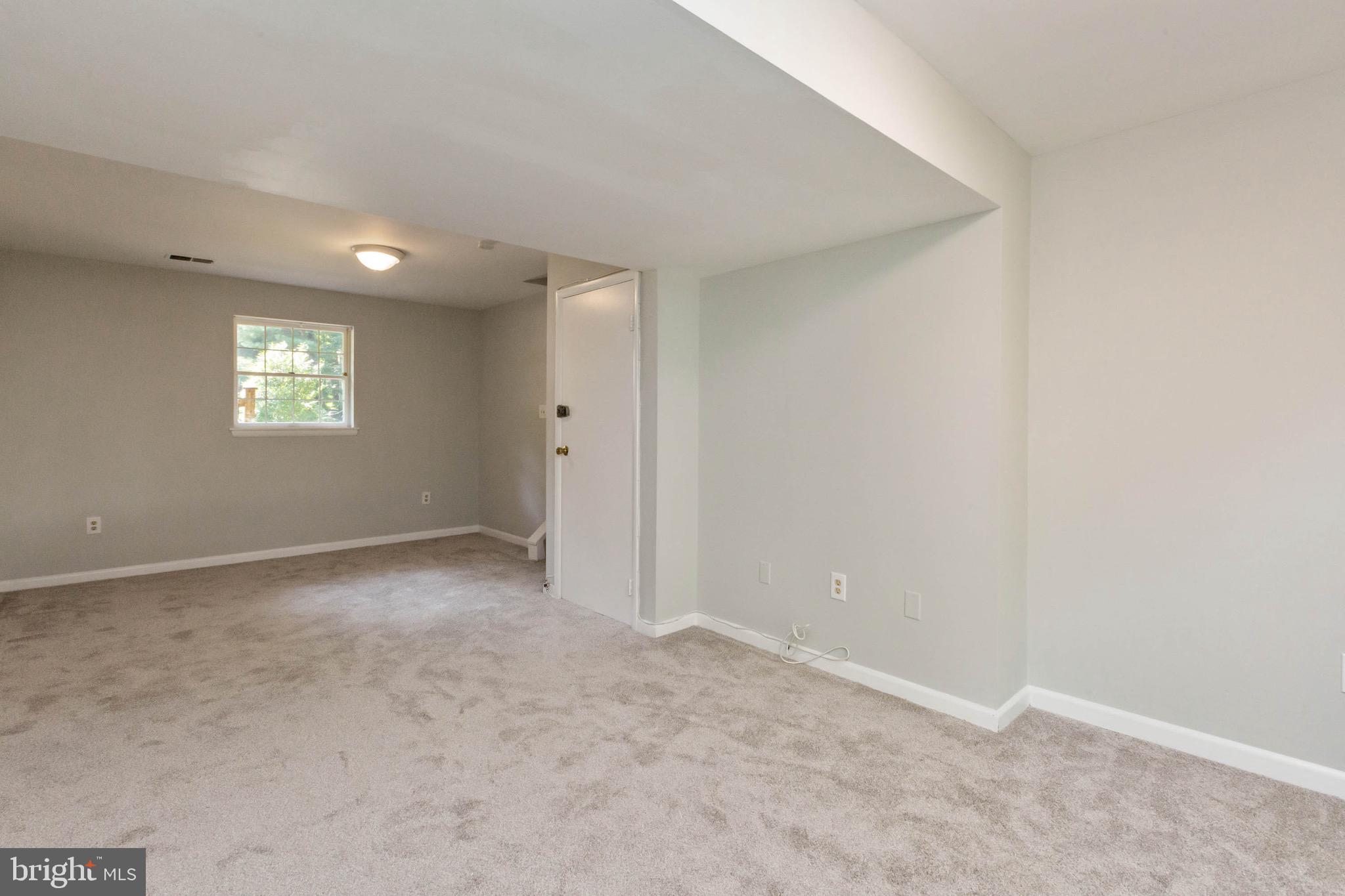 5441 Marsh Hawk Way Columbia, MD 21045 - Photo 31 of 42 Family room