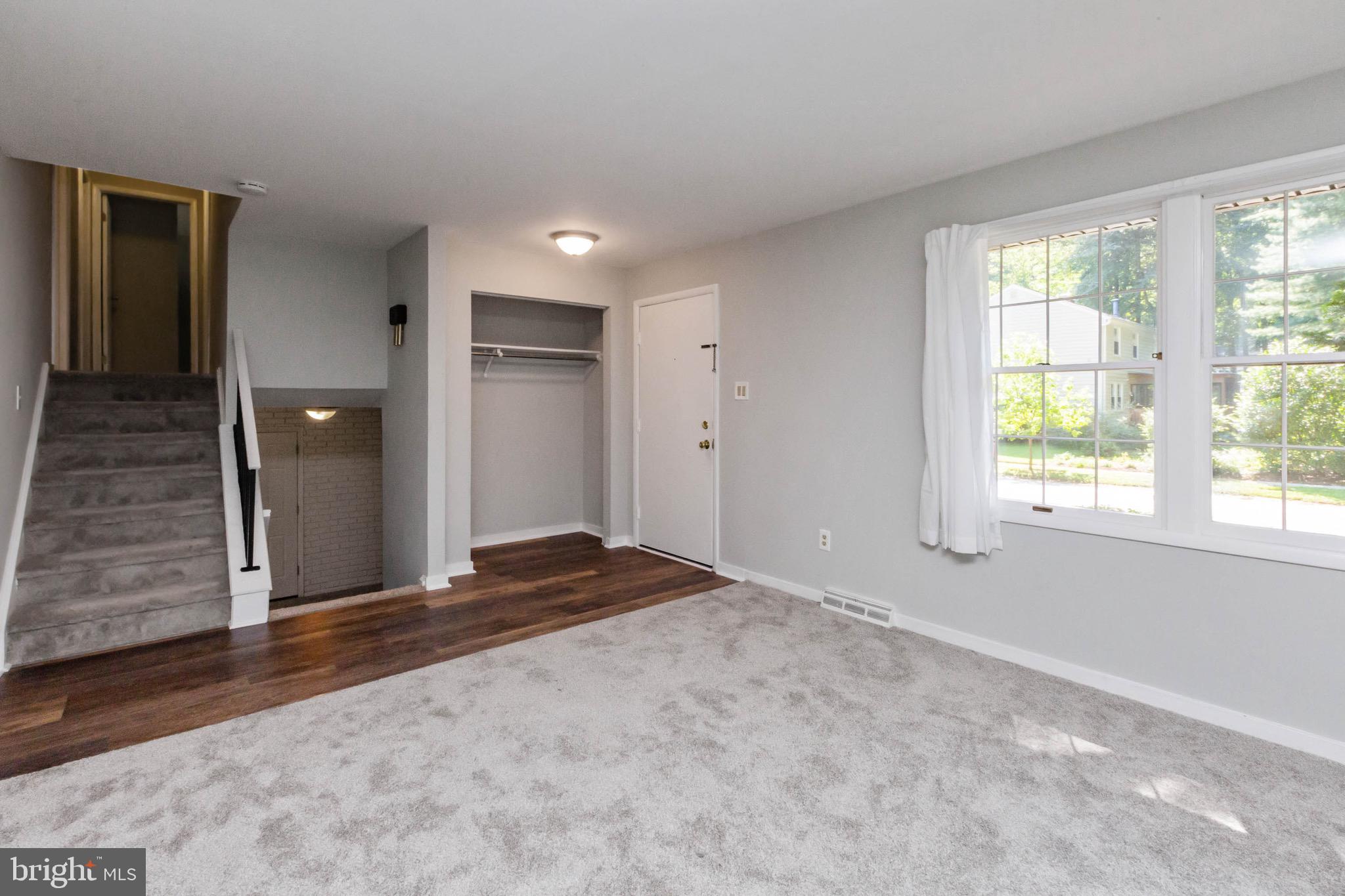 5441 Marsh Hawk Way Columbia, MD 21045 - Photo 5 of 42 Living room