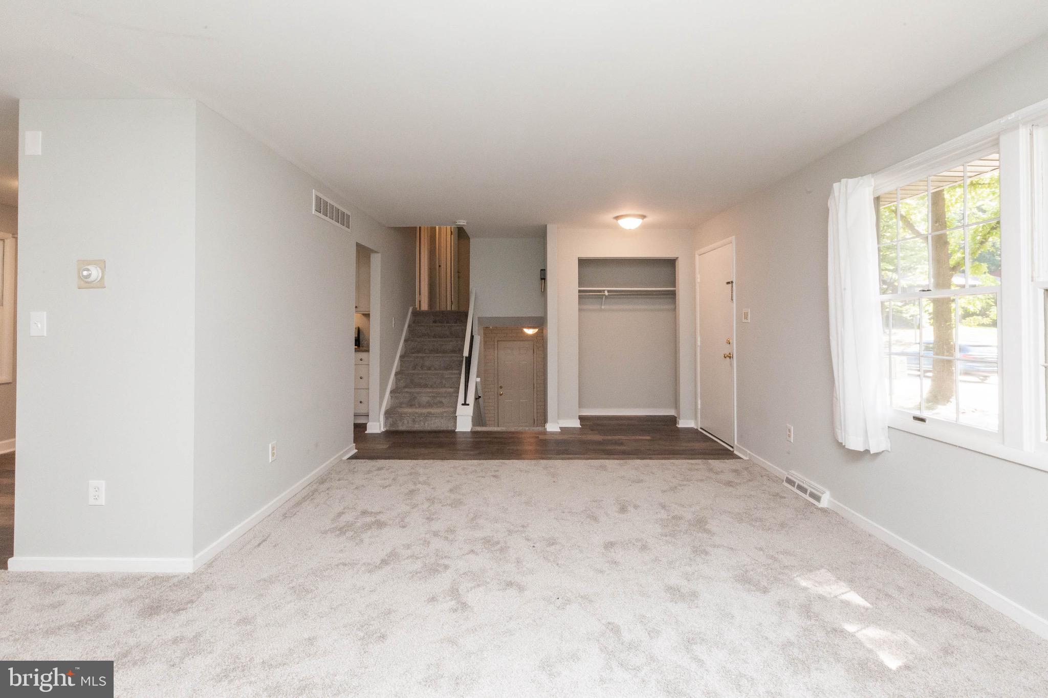 5441 Marsh Hawk Way Columbia, MD 21045 - Photo 6 of 42 Living room