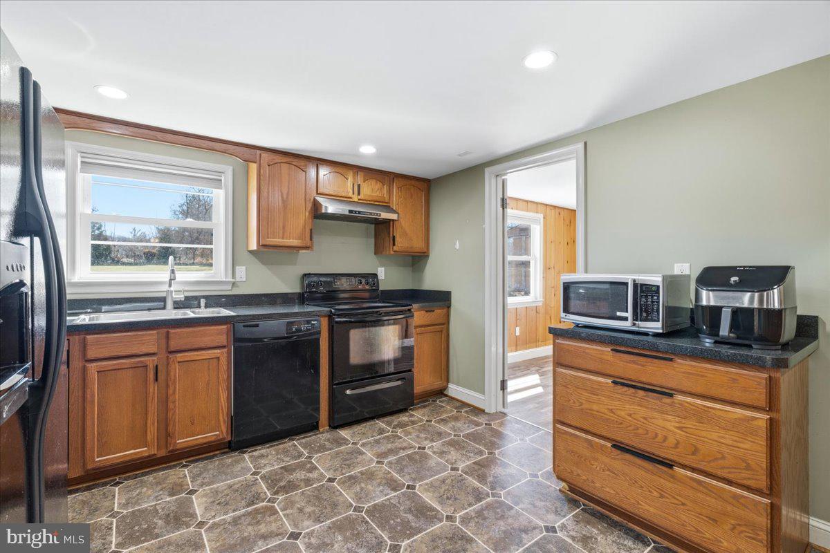 4835 Shookstown Road Frederick, MD 21702 - Photo 12 of 40 Kitchen