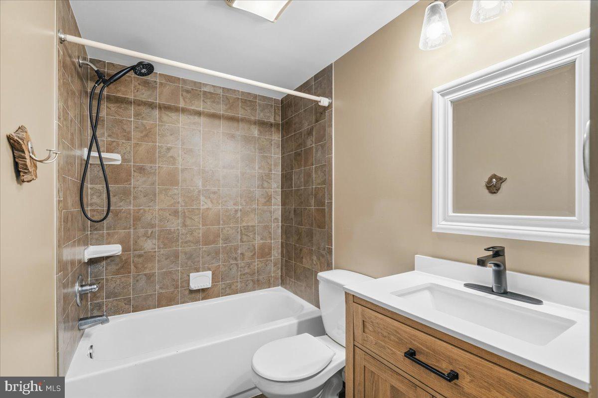 4835 Shookstown Road Frederick, MD 21702 - Photo 26 of 40 Shared full bathroom