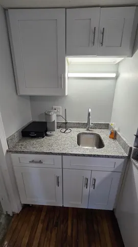 $1,700 | 579 State Street, Unit 2, Portsmouth, NH 03801