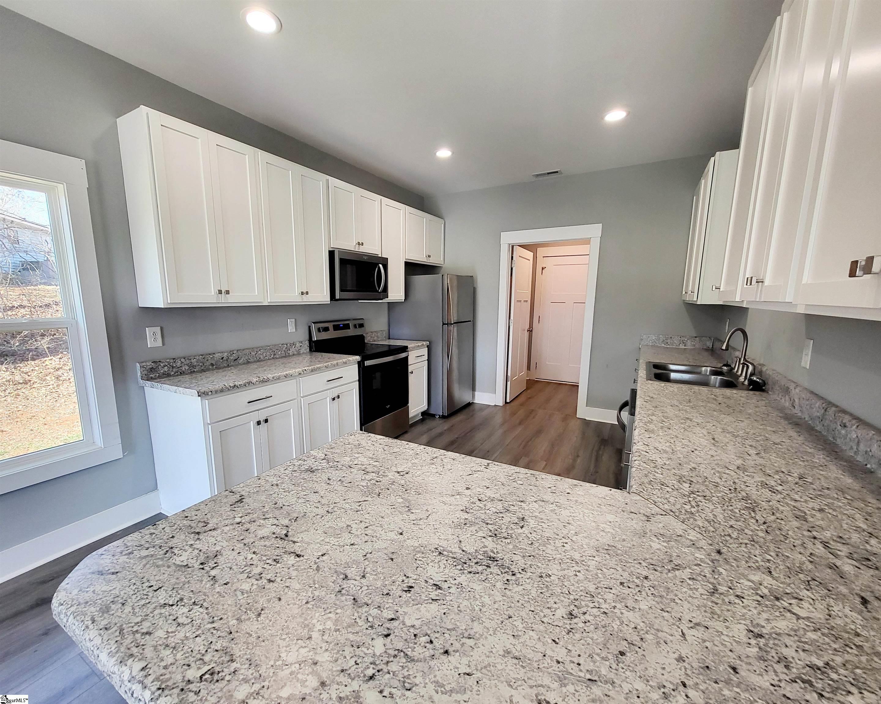 392 Jordan Road Lyman, SC 29365 - Photo 3 of 20