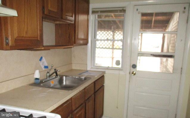 206 Grove Park Road Baltimore, MD 21225 - Photo 4 of 15