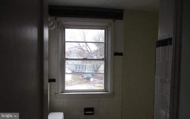 206 Grove Park Road Baltimore, MD 21225 - Photo 7 of 15
