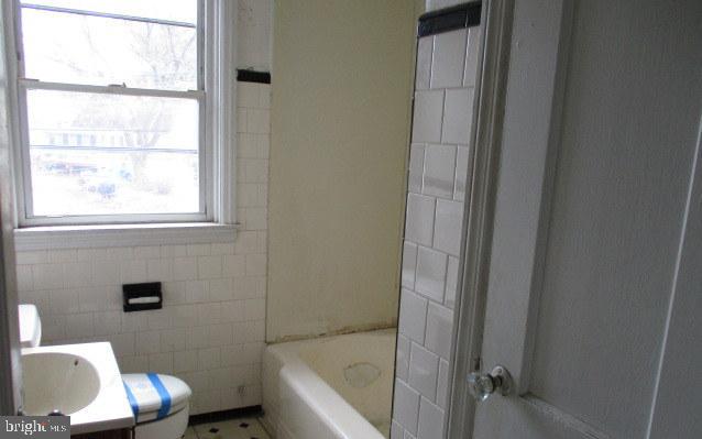 206 Grove Park Road Baltimore, MD 21225 - Photo 8 of 15