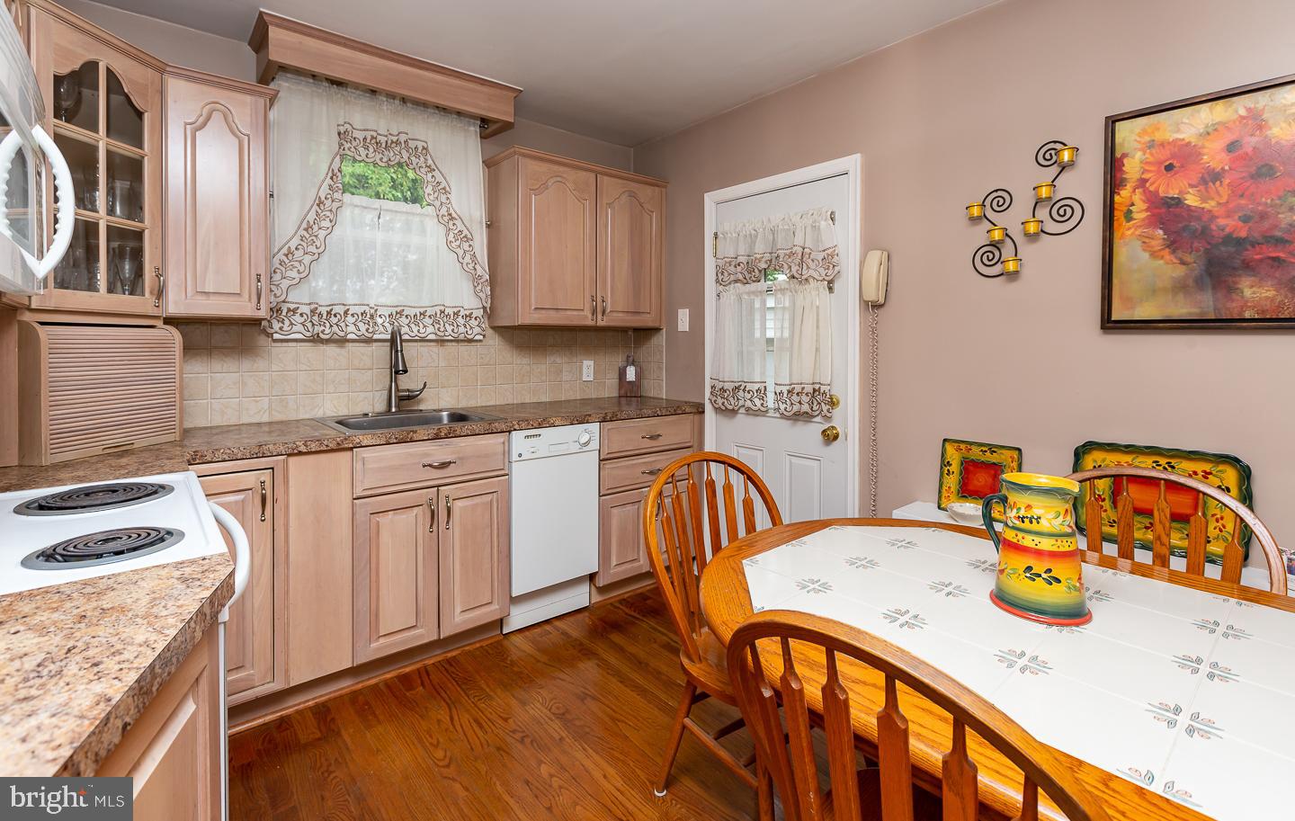 672 Rose Street Lansdowne, PA 19050 - Photo 13 of 30 Updated eat-in kitchen!