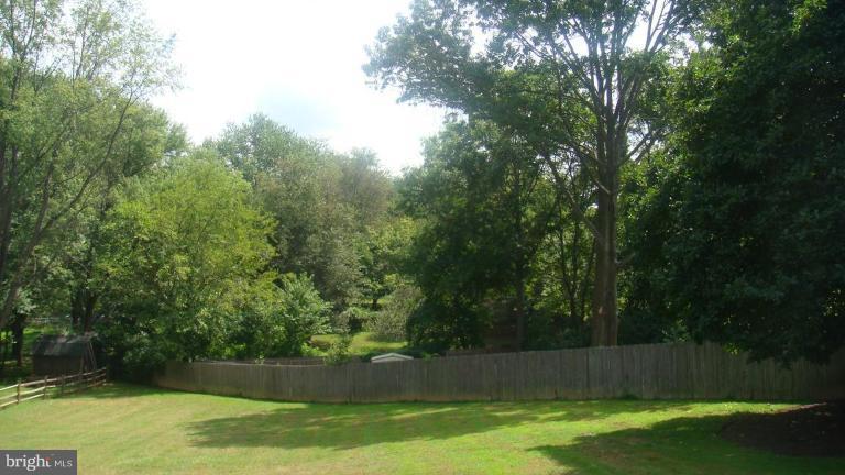 15809 White Rock Road Gaithersburg, MD 20878 - Photo 13 of 30 Back yard