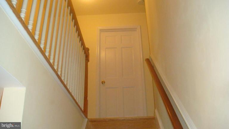 15809 White Rock Road Gaithersburg, MD 20878 - Photo 16 of 30 Staircase