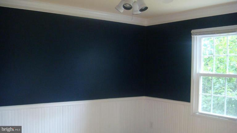 15809 White Rock Road Gaithersburg, MD 20878 - Photo 5 of 30 Beadboard and crown molding punctuate this room