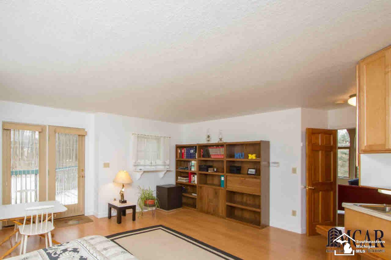 9255 Crabb Road Temperance, MI 48182 - Photo 15 of 45