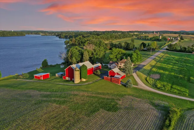 $1,399,900 | N4554 Lakeview Road, Hustisford, WI 53034