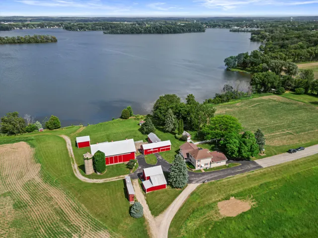 $1,399,900 | N4554 Lakeview Road, Hustisford, WI 53034
