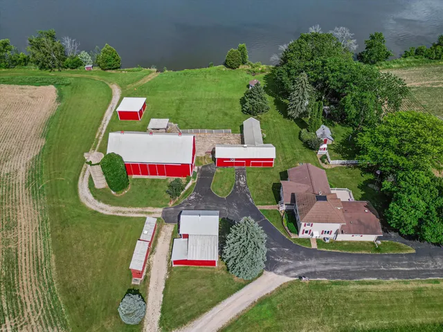 $1,399,900 | N4554 Lakeview Road, Hustisford, WI 53034