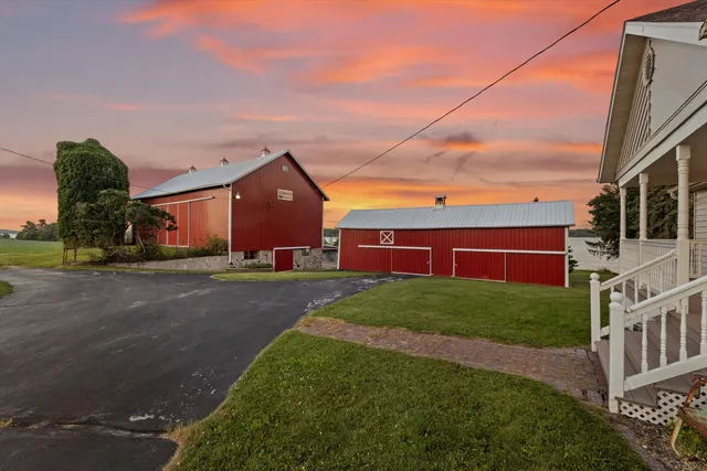 $1,399,900 | N4554 Lakeview Road, Hustisford, WI 53034