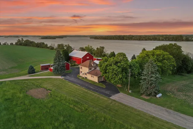$1,249,900 | N4554 Lakeview Road, Hustisford, WI 53034