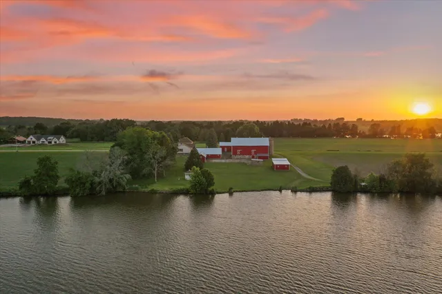 $1,249,900 | N4554 Lakeview Road, Hustisford, WI 53034