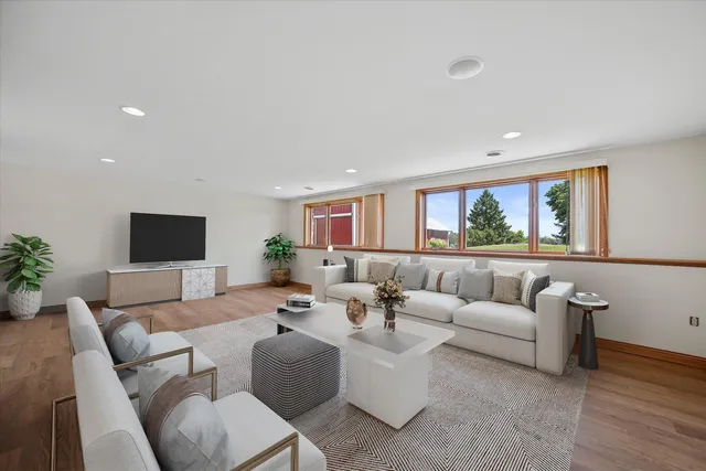 $1,399,900 | N4554 Lakeview Road, Hustisford, WI 53034