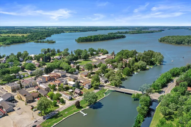 $1,399,900 | N4554 Lakeview Road, Hustisford, WI 53034