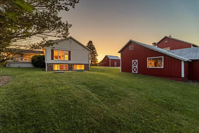 $1,399,900 | N4554 Lakeview Road, Hustisford, WI 53034