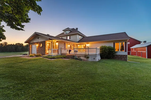 $1,399,900 | N4554 Lakeview Road, Hustisford, WI 53034