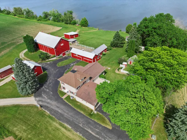 $1,399,900 | N4554 Lakeview Road, Hustisford, WI 53034