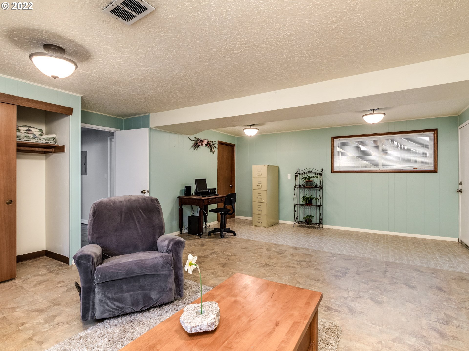 11870 Southwest Cheshire Road Beaverton, OR 97008 - Photo 16 of 21 Gallery Image 16