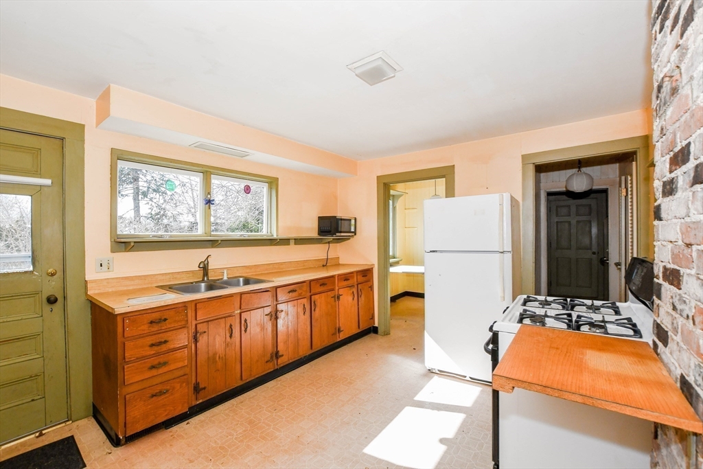 298 Front Street Marion, MA 02738 - Photo 11 of 40