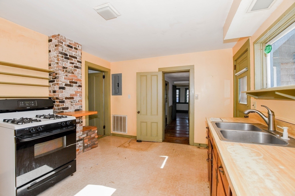 298 Front Street Marion, MA 02738 - Photo 10 of 40