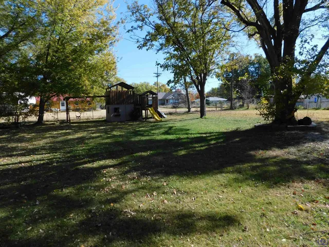 $215,000 | 104 Dakota Avenue, Holton, KS 66436