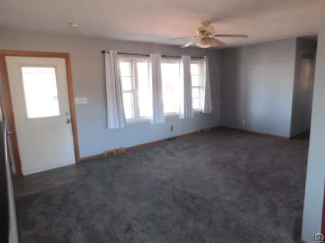 $215,000 | 104 Dakota Avenue, Holton, KS 66436