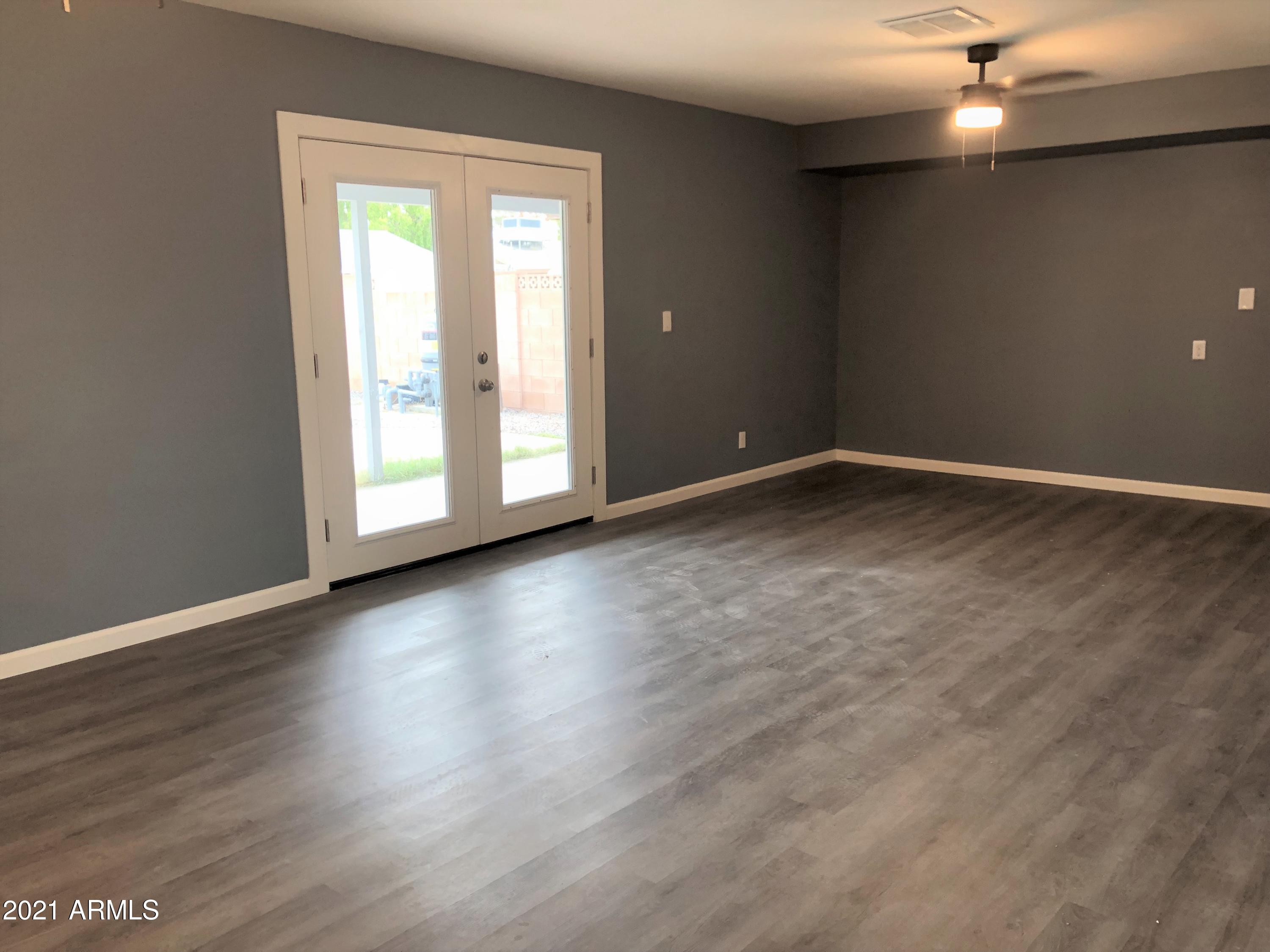 3141 West Charter Oak Road Phoenix, AZ 85029 - Photo 6 of 19 Large family room