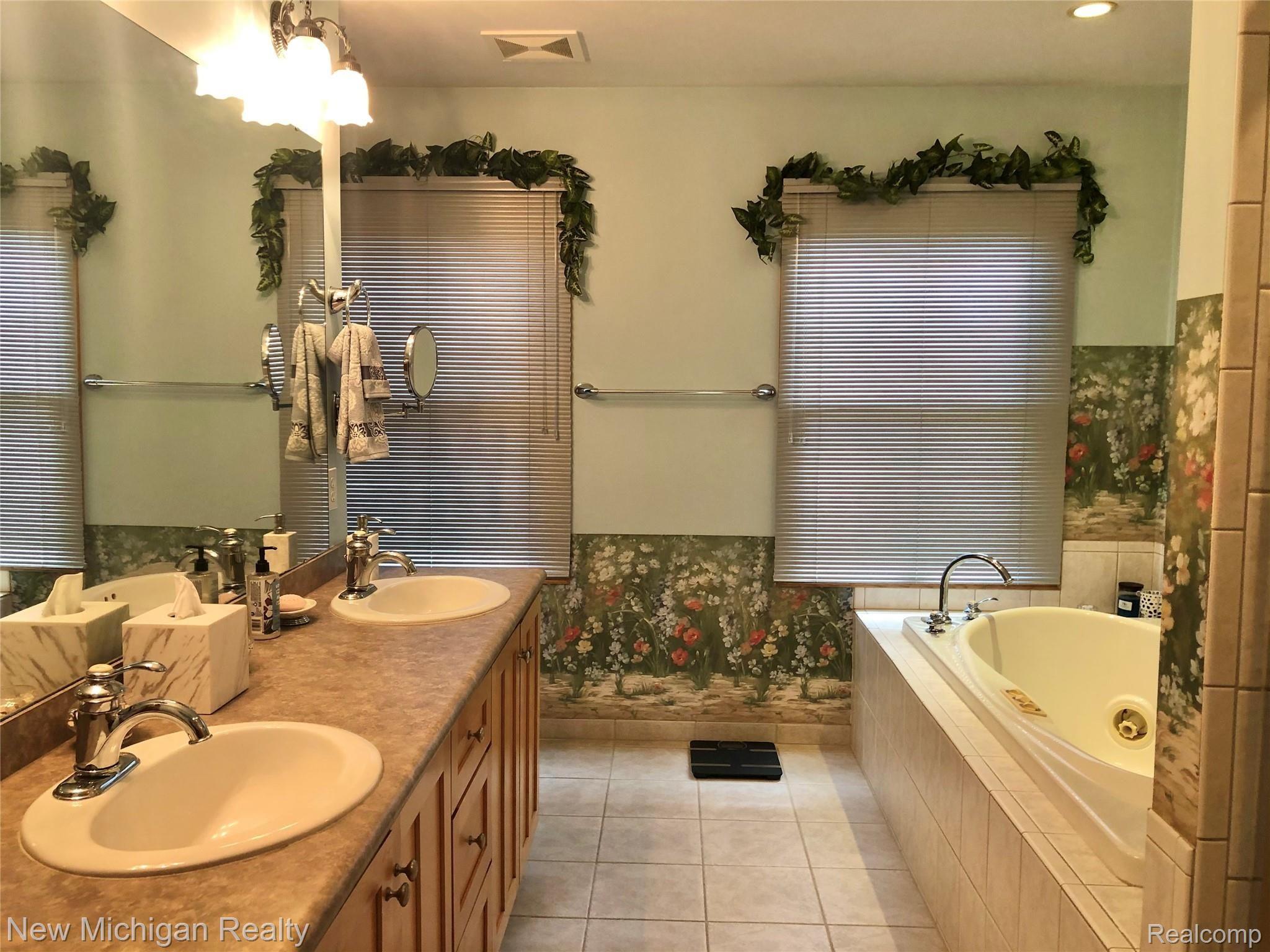 7052 West Ridge Drive Brighton, MI 48116 - Photo 23 of 32 51FFE0BE-6EAB-4909-BC67-AFBB66B47466.jpeg