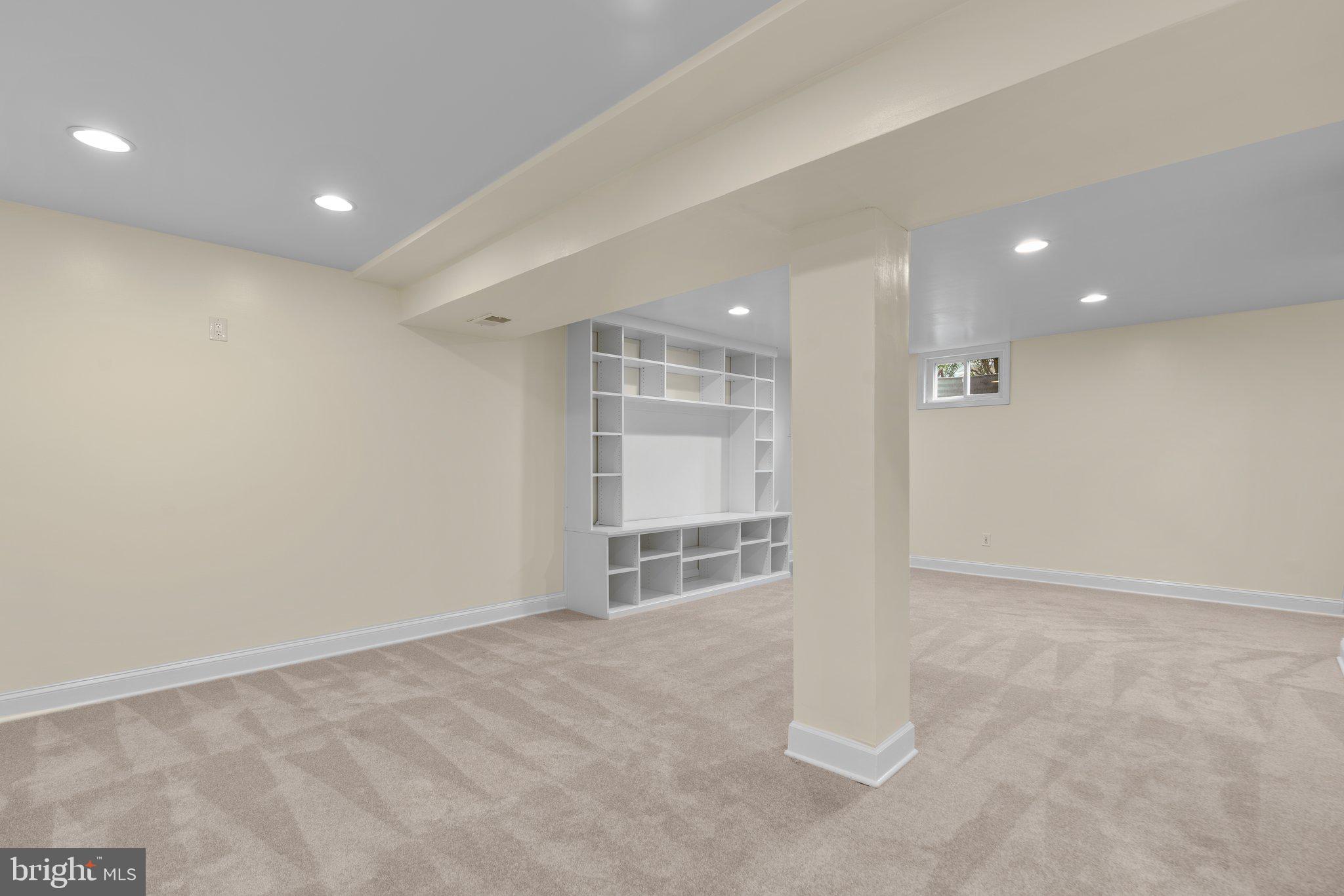 2 Oxley Square Road Gaithersburg, MD 20877 - Photo 36 of 49 wooden floor in an empty room with a window