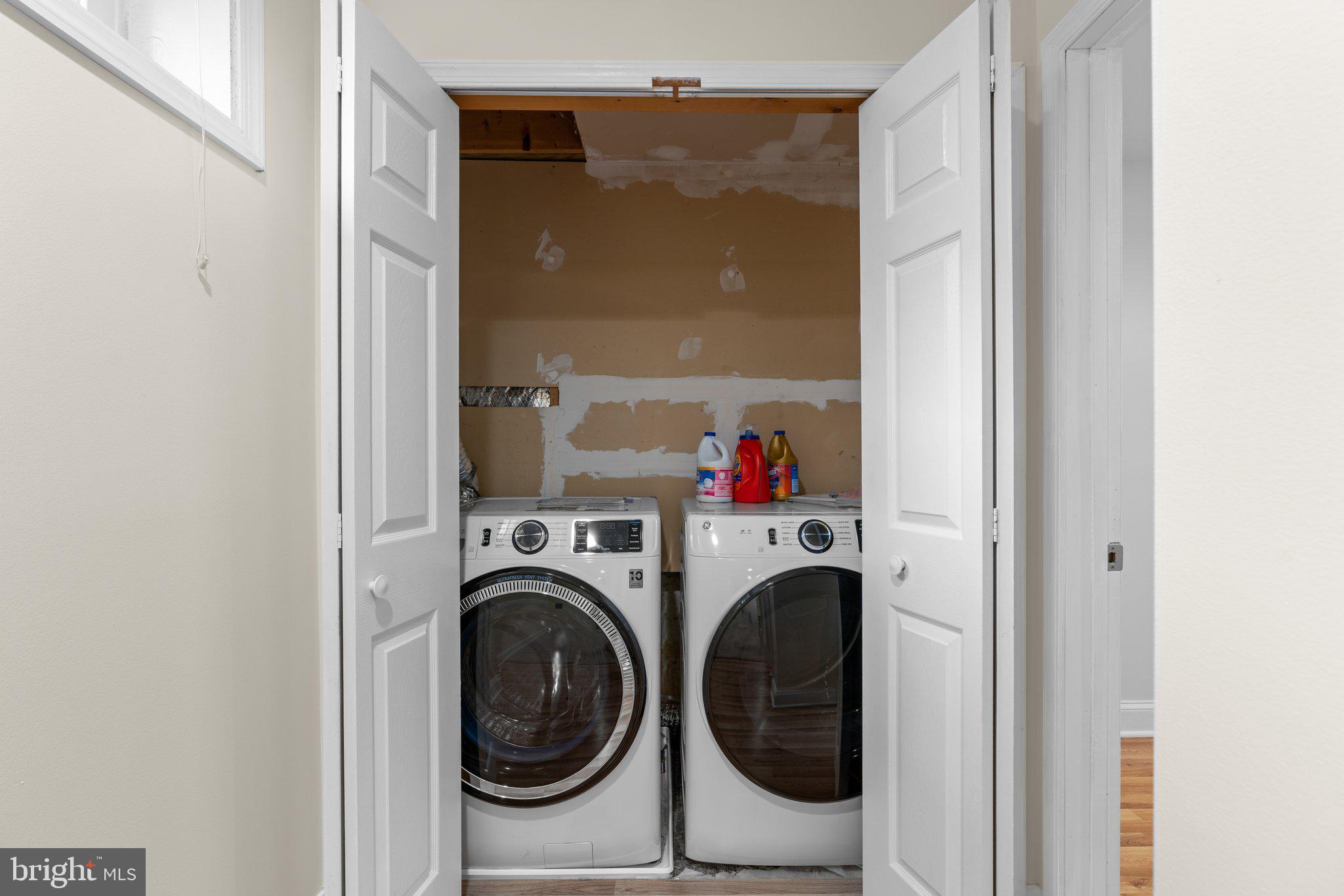 2 Oxley Square Road Gaithersburg, MD 20877 - Photo 39 of 49 a utility room with dryer and washer