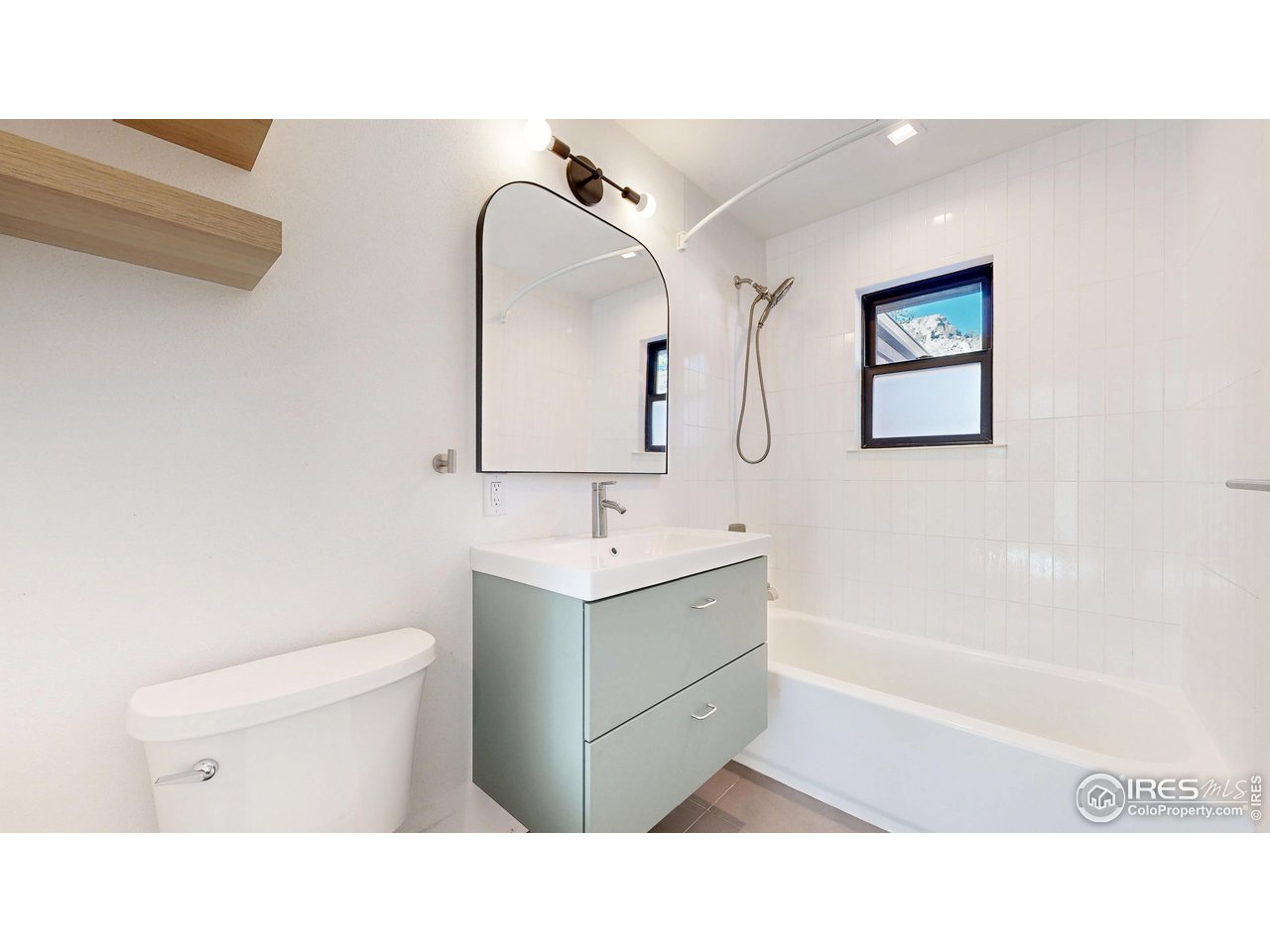 710 Tanager Road Estes Park, CO 80517 - Photo 20 of 43 Bathroom that serves Bedrooms 2, 3 and 4.