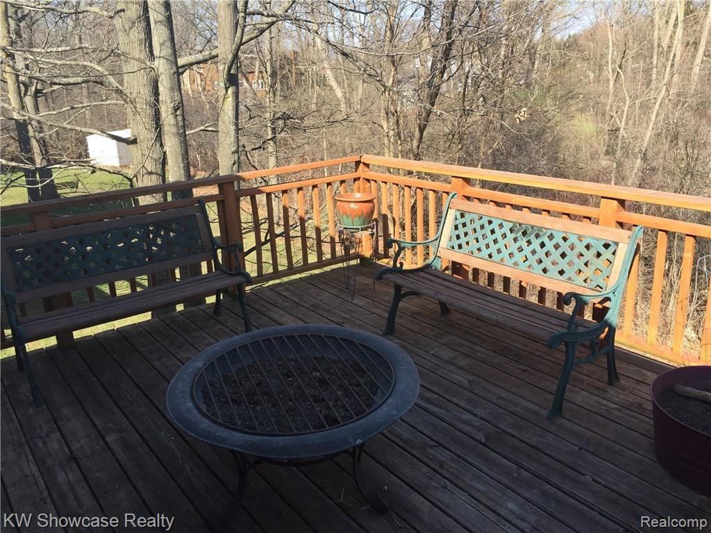 2366 Highfield Road Waterford, MI 48329 - Photo 13 of 26 28135426378_eb32a6ff9f_o.jpg
